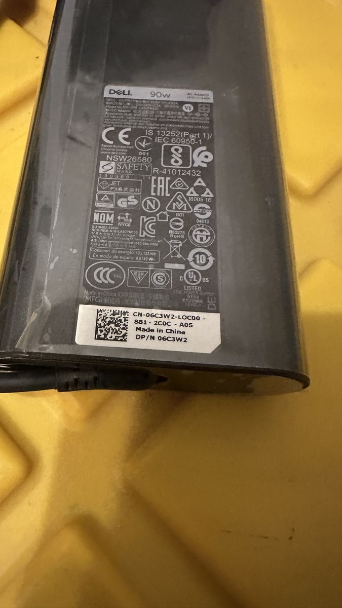 Dell 90W laptop charger, part 06C3W2, rated 19.5V / 4.62A
