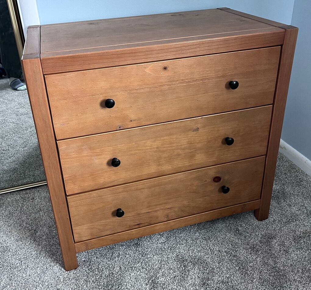 3 DRAWER ACCENT CHEST DRESSER