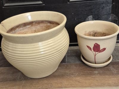 Set of 2 - Ceramic Pots