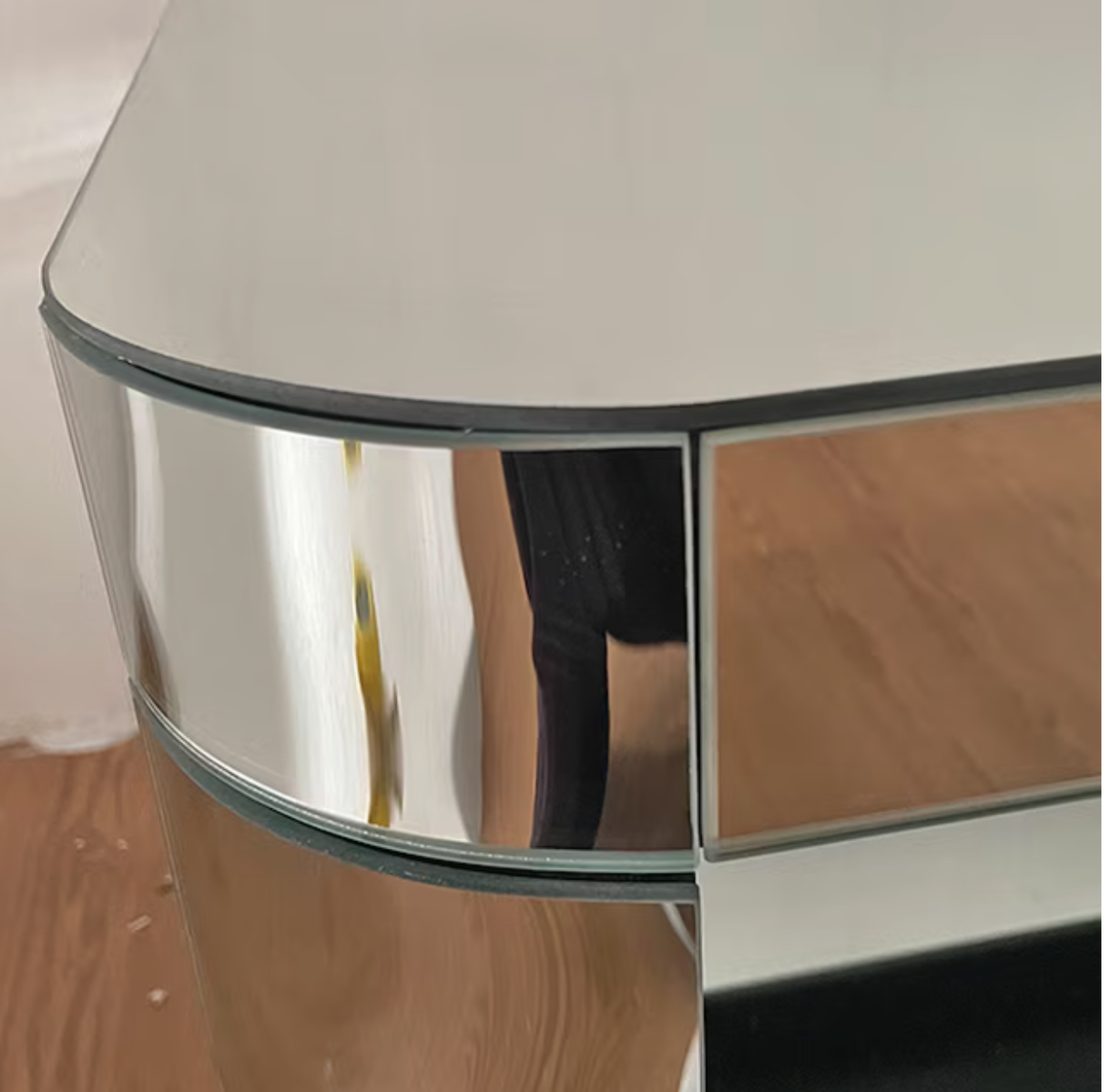 Main image 4