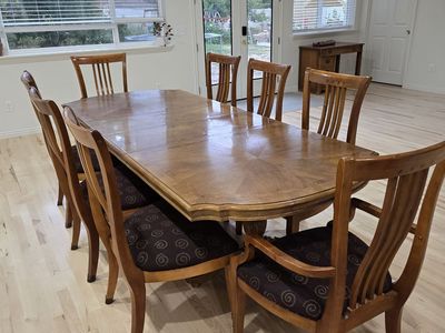 Dining Table & Chairs