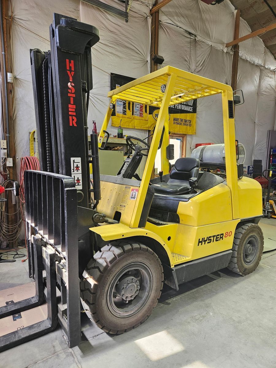 Hyster 80 Propane Forklift - Industrial Material Handling Equipment