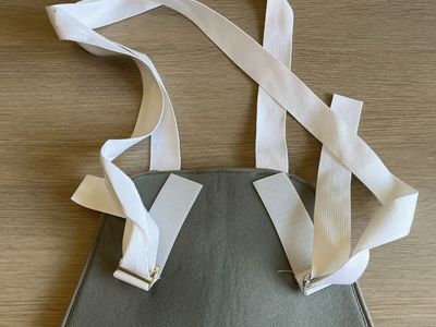 Arm Sling with Adjustable White Straps and Gray Support Pad