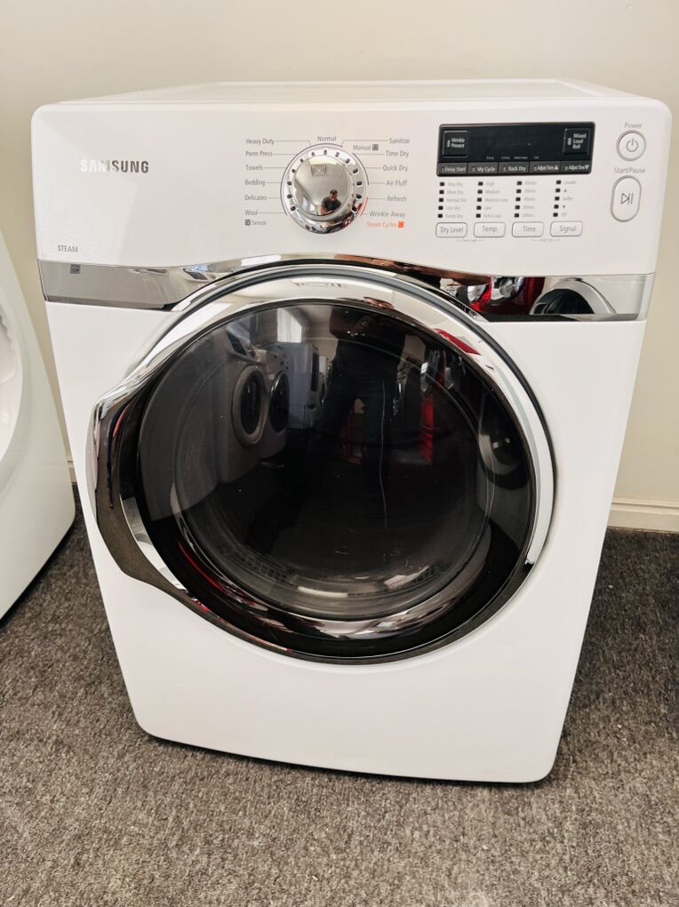SamsunG Electric Dryer With Steam OptioN