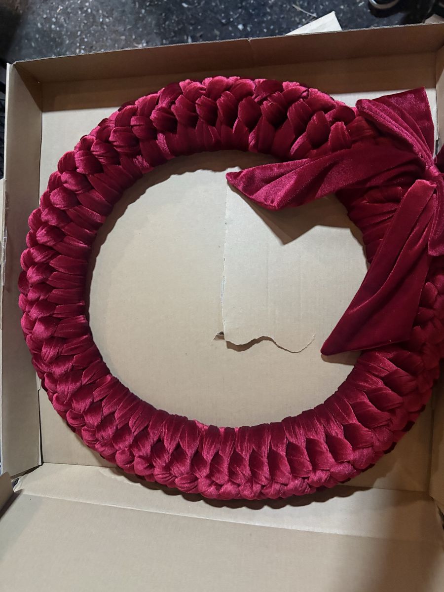 18” Decorative Velvet Wreaths in Red and gold
