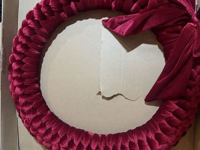 18” Decorative Velvet Wreaths in Red and gold