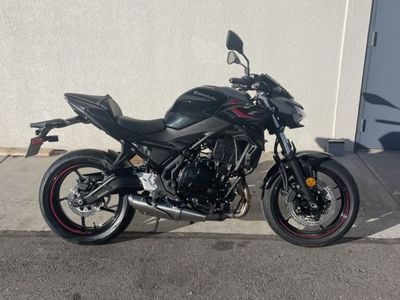 2025 Kawasaki Z650 CA Metallic Matte Dark Gray/Met