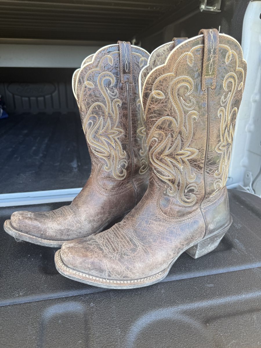 Ariat Cowboy Boots size 8