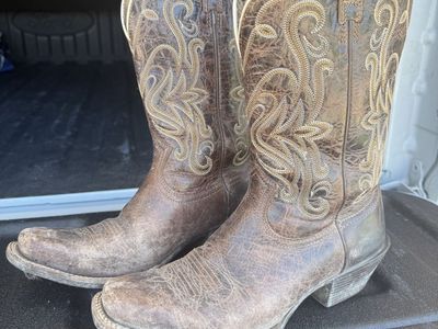 Ariat Cowboy Boots size 8