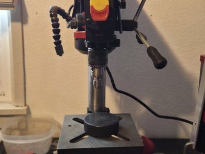 shot shell roll crimping set up.
