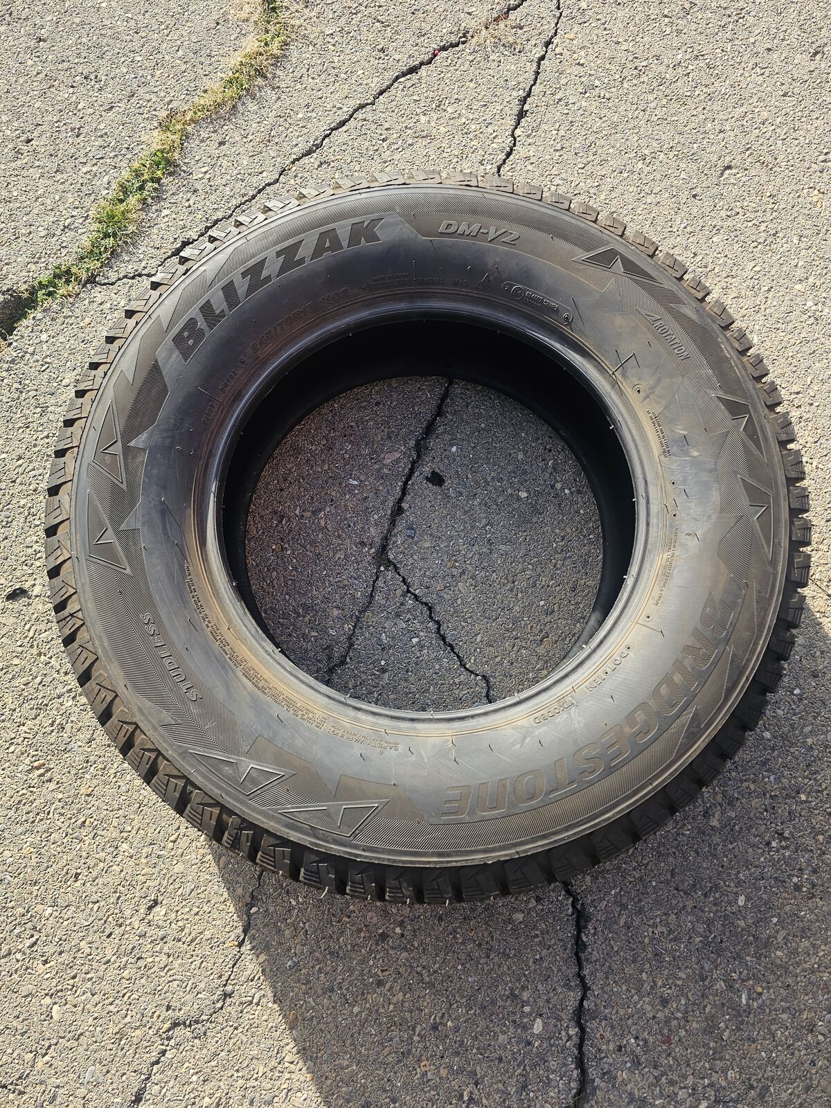 245/70R17 Bridgestone Blizzak Tire