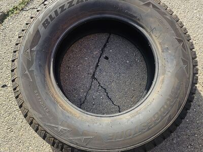 245/70R17 Bridgestone Blizzak Tire