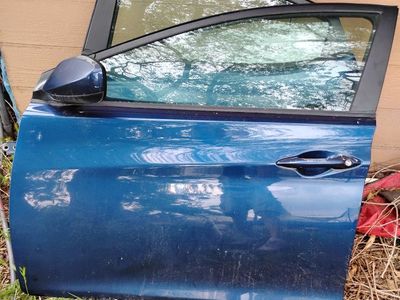 2015 Hyundai Elantra driver side door (complete)
