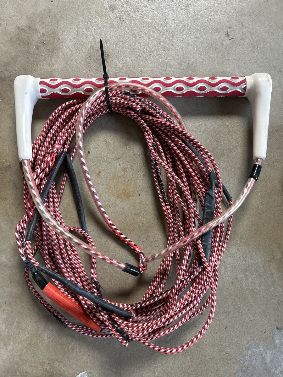 Water Ski Wakeboard Handle and Tow Rope - Red/White Patterned Grip