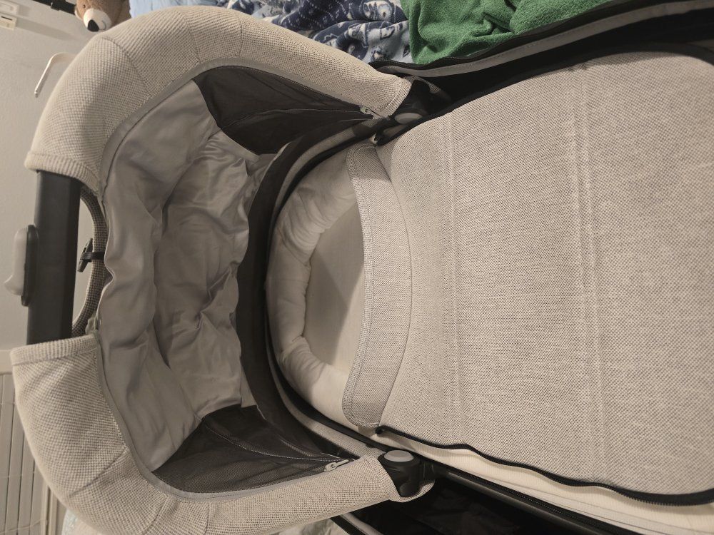 Uppababy Carseat/travel System bundle