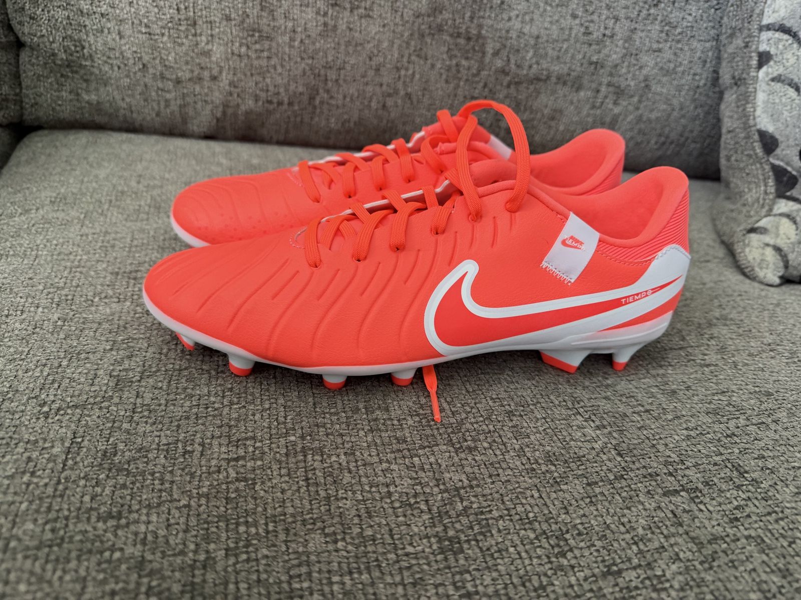 Nike cleats tiempo size 9