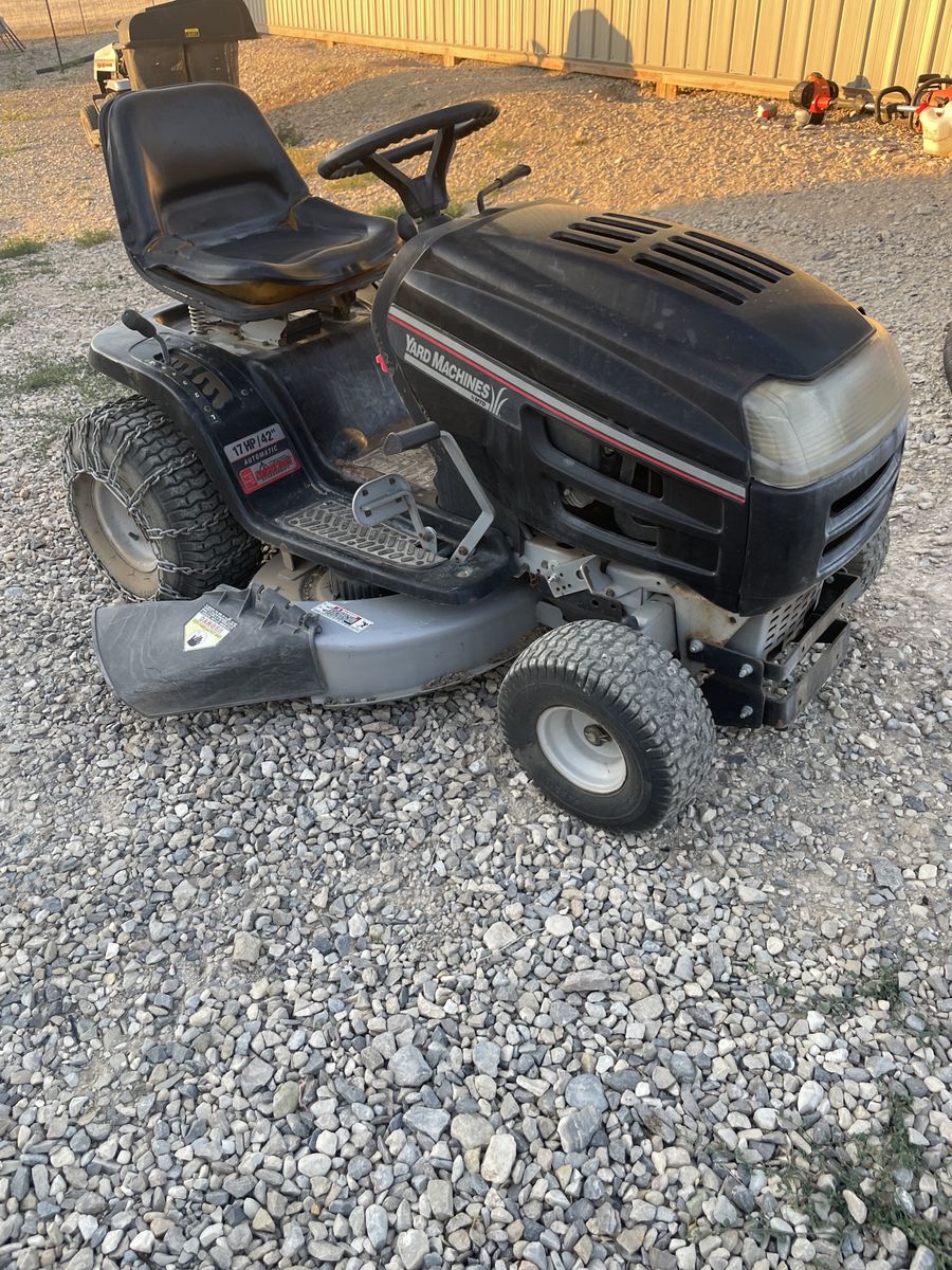 MTD Riding Lawn Mower 17hp 42” deck