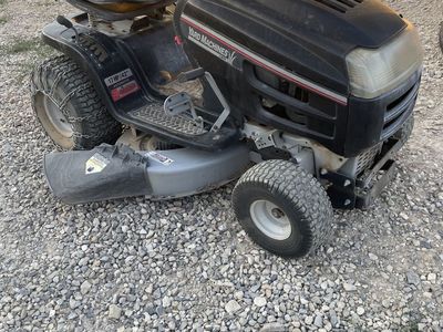 MTD Riding Lawn Mower 17hp 42” deck