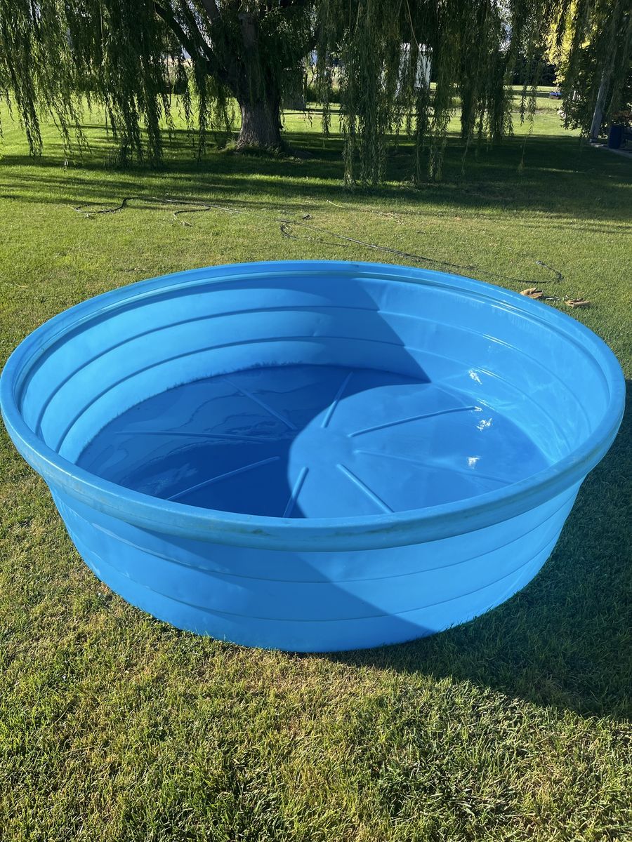 Behlen Country Blue Poly Stock Tank - 8ft Round, 2ft Deep, 600 Gallon Capacity