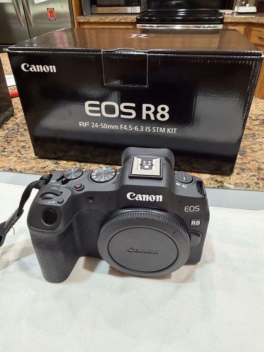 Canon EOS R8 Body