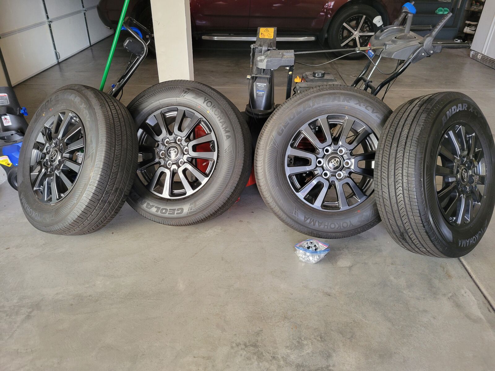 Set OEM 2025 Toyota Land Cruiser wheels/tires 245/70R18 like new