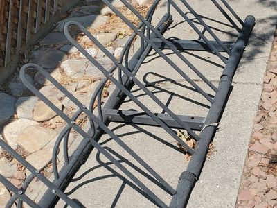 Floor bike racks