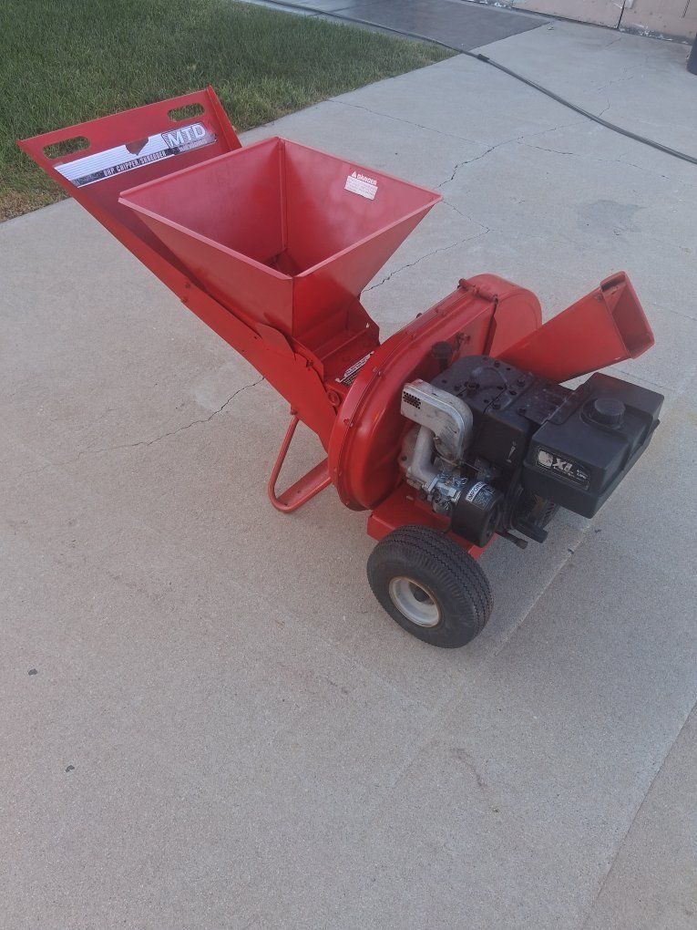 MTD Red Gas Powered Wood Chipper Shredder Yard Machine