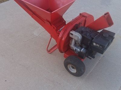 MTD Red Gas Powered Wood Chipper Shredder Yard Machine
