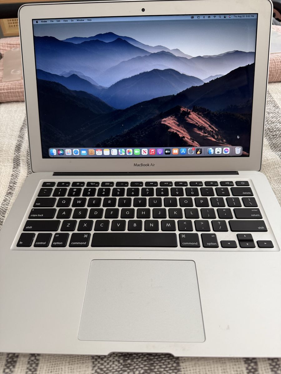 2017 MacBook Air 13” • 256GB SSD • 8GB RAM • Great Condition