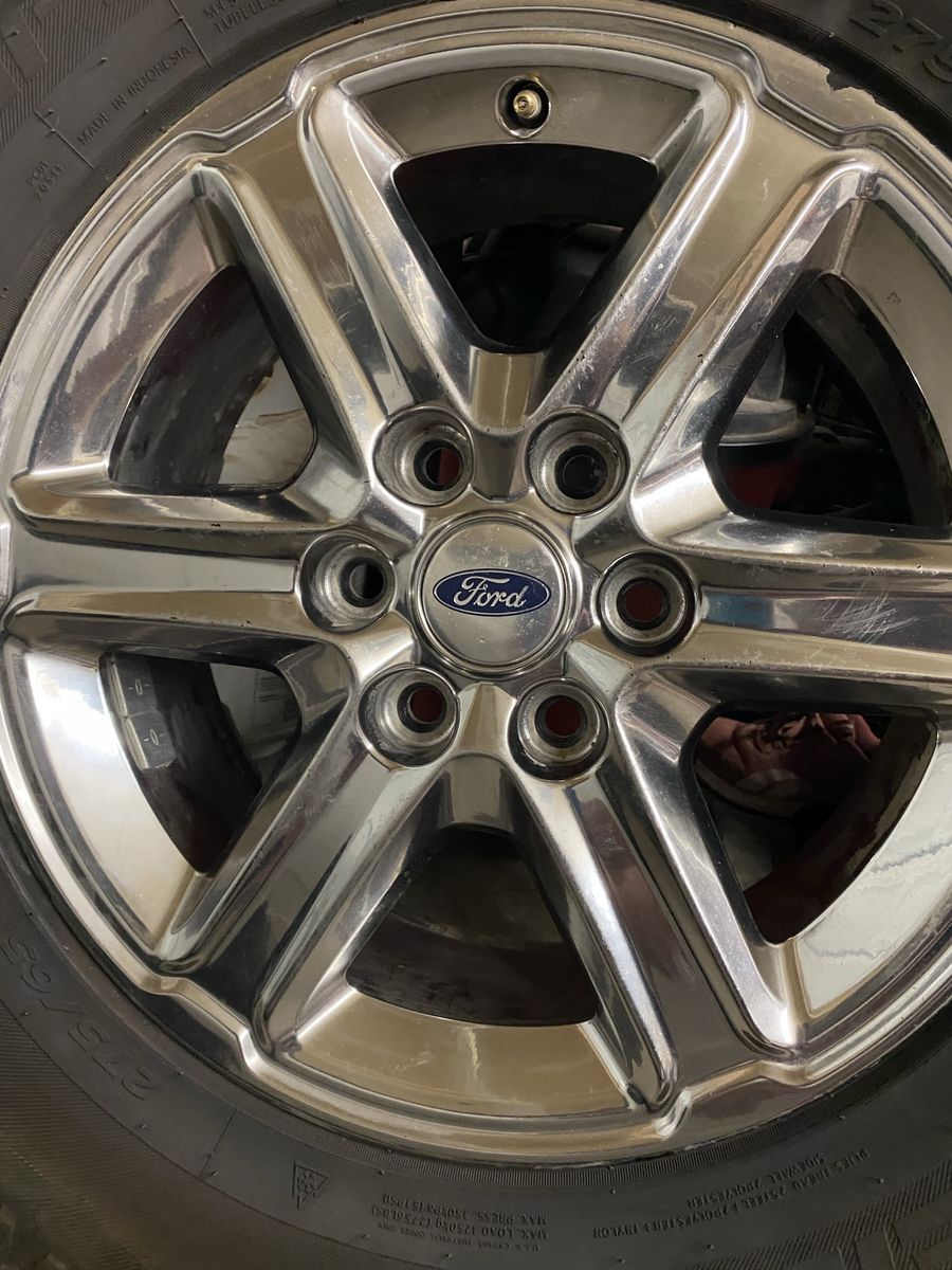 Ford Pathfinder All-Terrain Tires and Chrome Wheels - P275/65R18