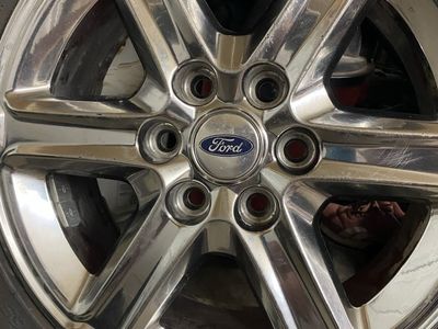Ford Pathfinder All-Terrain Tires and Chrome Wheels - P275/65R18