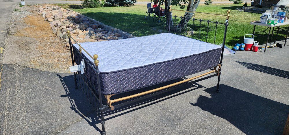 Vintage Metal & Brass Full Size Bed Frame w/ Mattress - Ornate Design