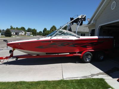 2007 Supreme V232 Surf Boat