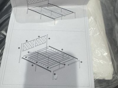 Fluest Queen Bedframe