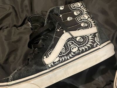 Men’s tennis shoes