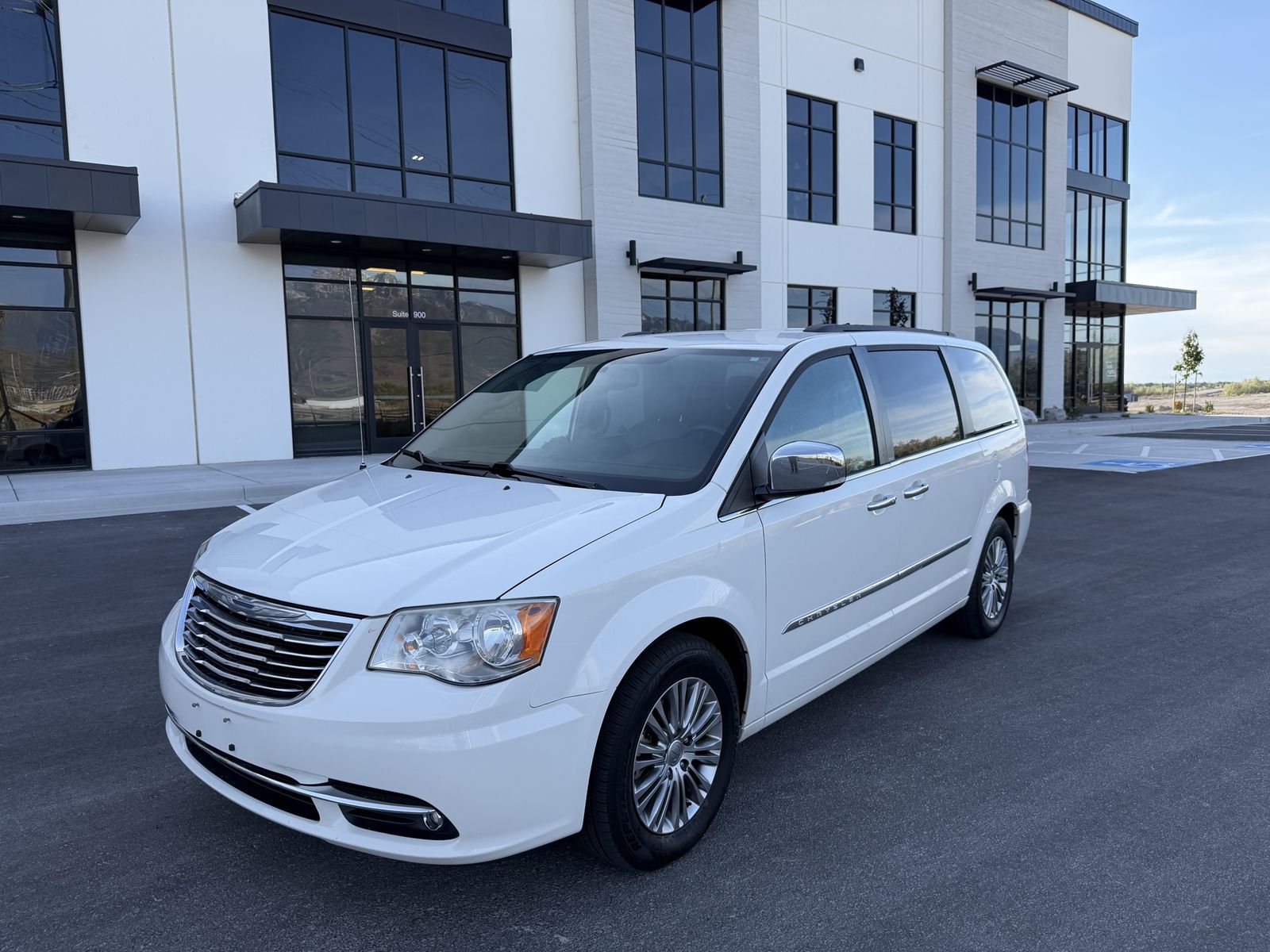 2013 Chrysler Town and Country Touring-L