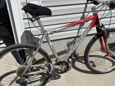 Men’s Specialized mountain bike