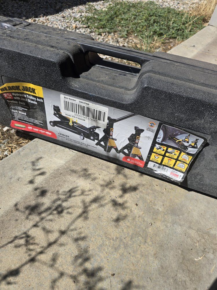Black Jack 2 1/4 Ton Hydraulic Trolley Jack with Jack Stands Set