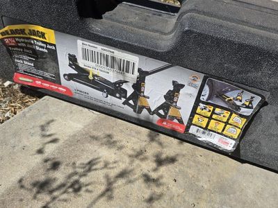 Black Jack 2 1/4 Ton Hydraulic Trolley Jack with Jack Stands Set