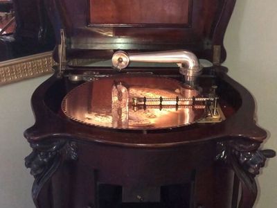 Antique 1911 Style 240 Reginaphone (Lion Heads) for sale, $8,000
