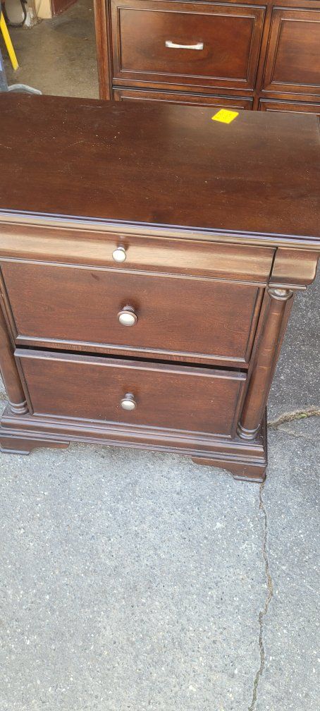 End table  by Samson international