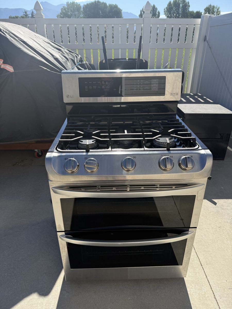 LG Stainless Steel Gas Range Oven with Double Oven and 5-Burner Cooktop