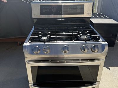 LG Stainless Steel Gas Range Oven with Double Oven and 5-Burner Cooktop