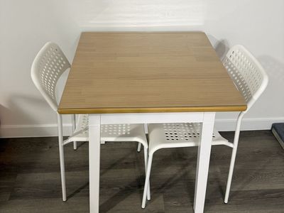 Square table with 2 chairs