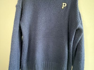 PINK Victoria's Secret Blue Knit Crew Neck Sweater with 'P' Logo - Size Large