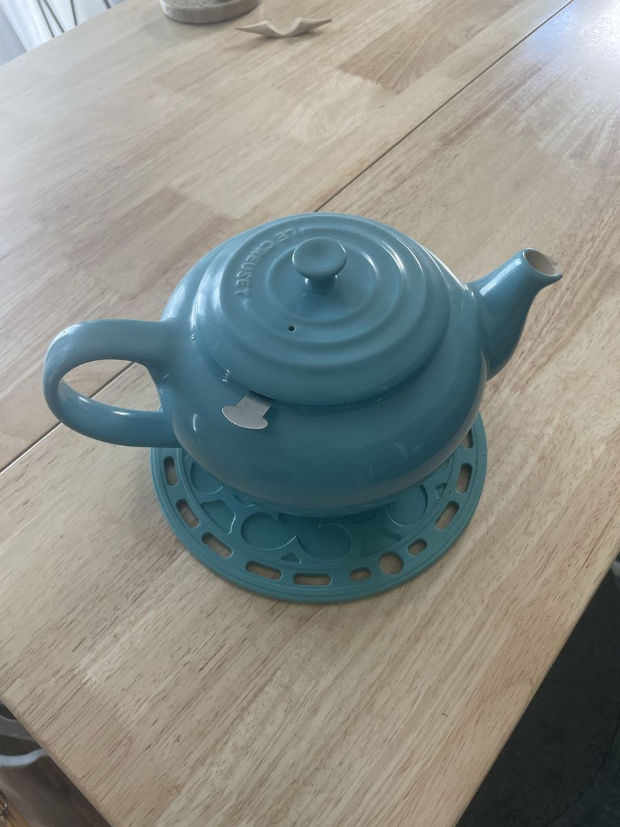 Le Creuset Stoneware Teapot with Stainless Steel Infuser and Matching Trivet - Light Blue