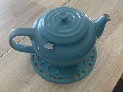 Le Creuset Stoneware Teapot with Stainless Steel Infuser and Matching Trivet - Light Blue