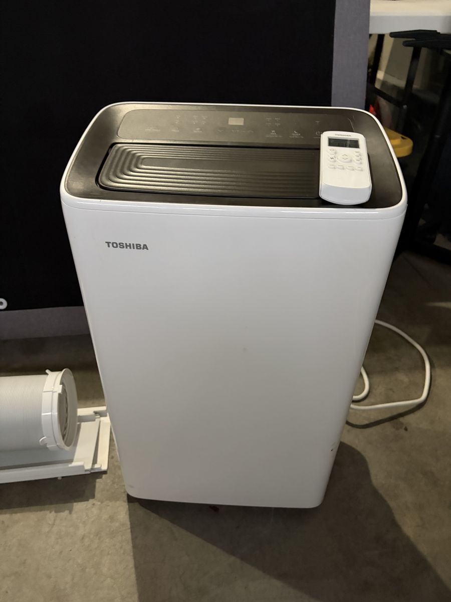 Toshiba 12,000 BTU Portable Air Conditioner w/ Remote & Window Kit – Excellent Condition