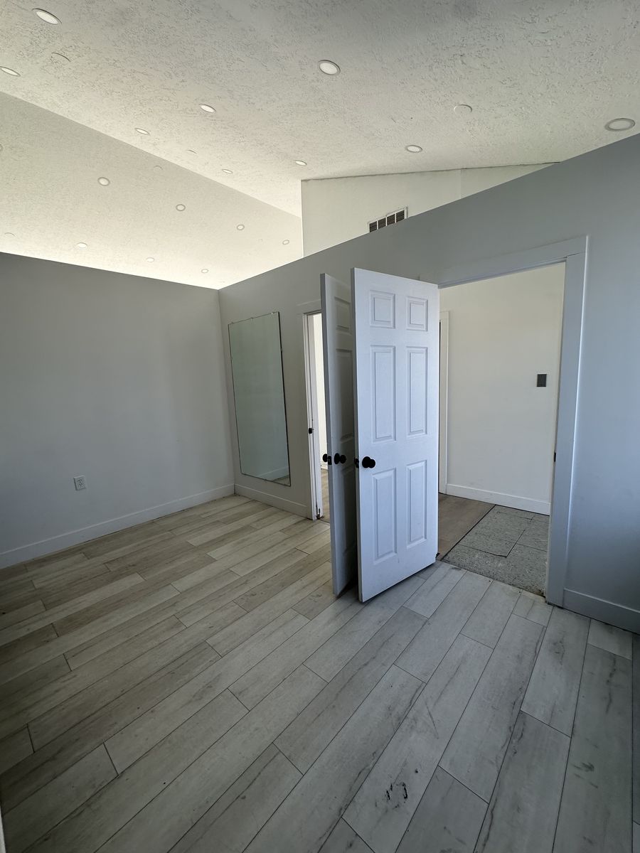 Main image 14