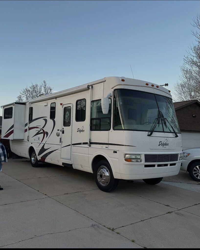 2003 National Dolphin 5320 - 60K Miles